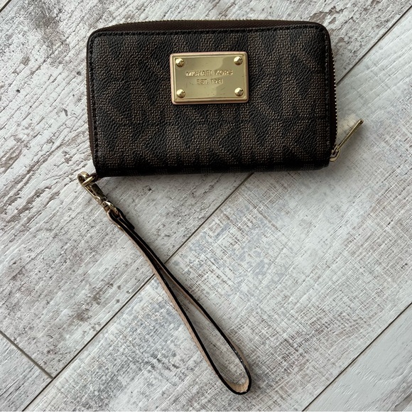 Michael Kors Black Wristlet Wallet - Picture 2 of 9